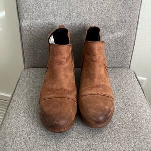 Sorel Lea brown leather slip on booties